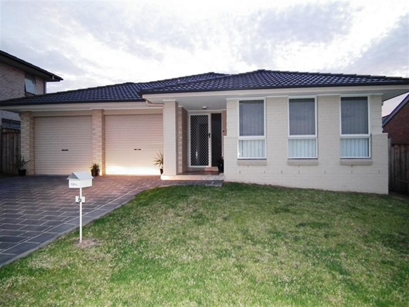 6 Young Circuit, Elderslie NSW 2570