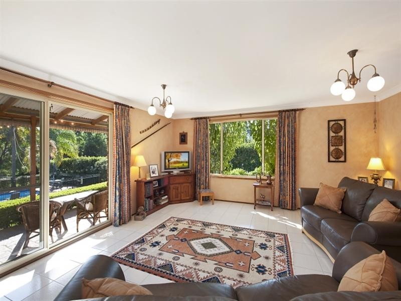 27 Sickles Drive, Grasmere NSW 2570