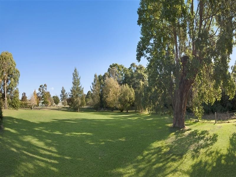 27 Sickles Drive, Grasmere NSW 2570
