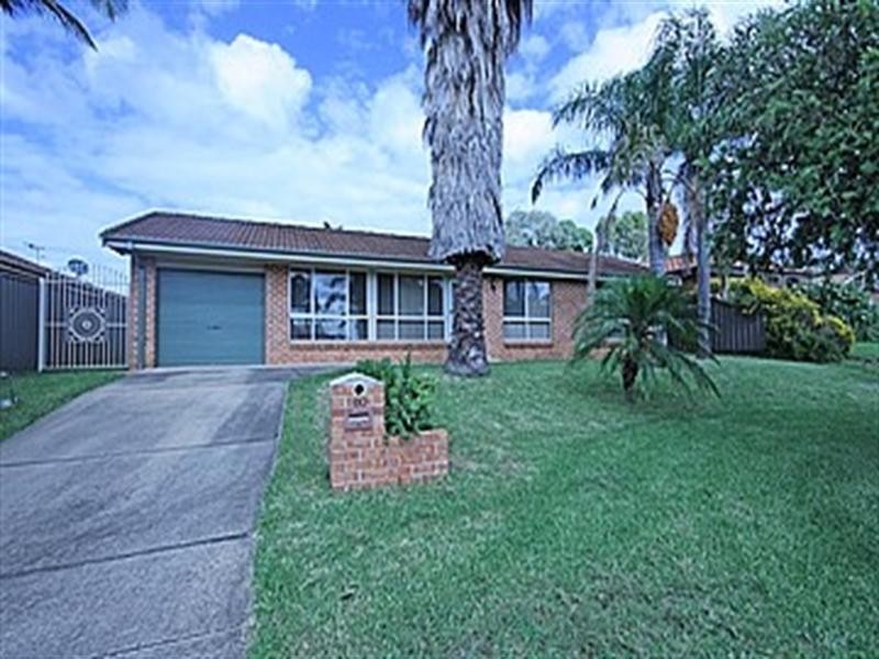 60 Donalbain, Rosemeadow NSW 2560