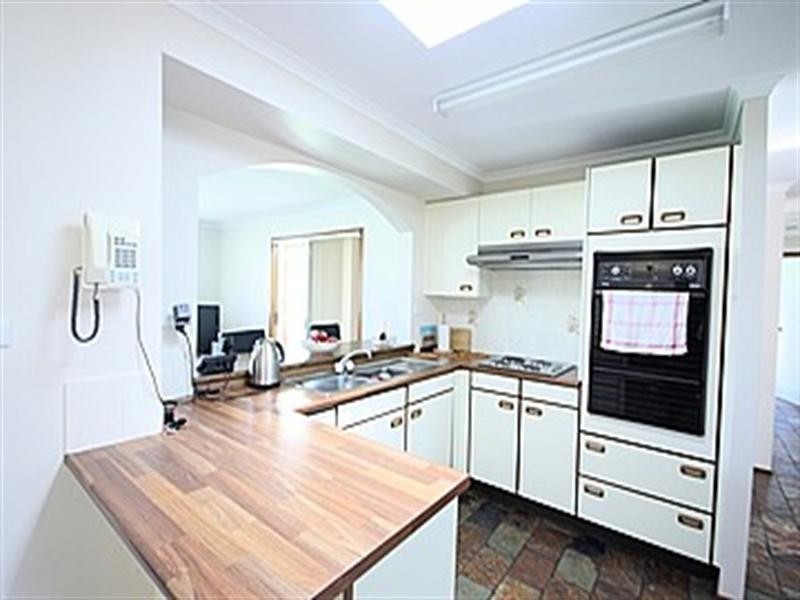 60 Donalbain, Rosemeadow NSW 2560