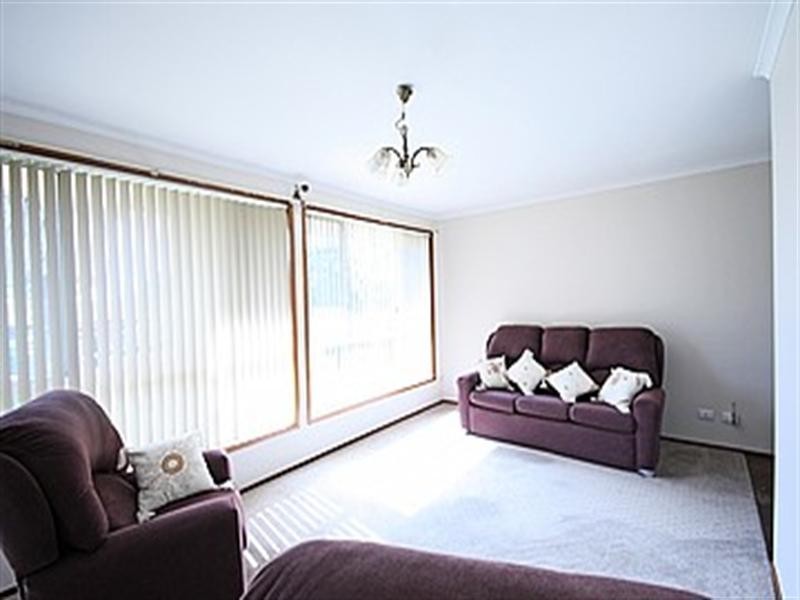 60 Donalbain, Rosemeadow NSW 2560