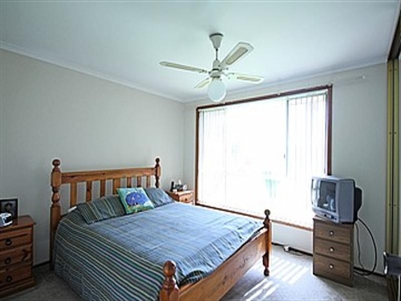 60 Donalbain, Rosemeadow NSW 2560