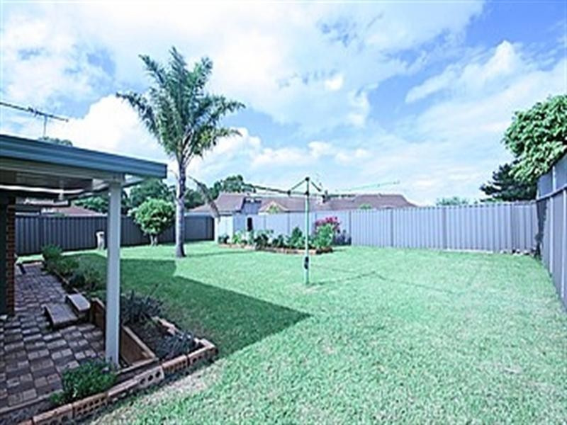 60 Donalbain, Rosemeadow NSW 2560