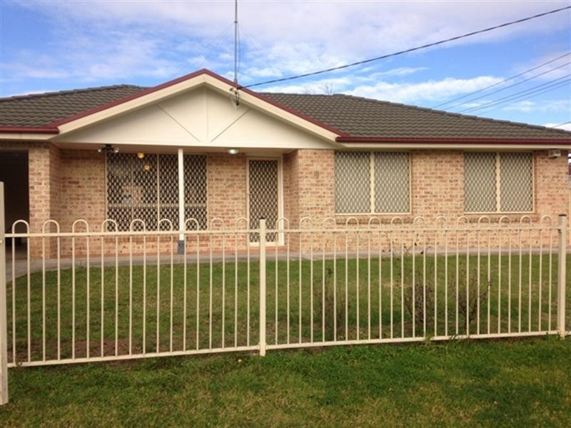 1b Warwick Street, Minto NSW 2566