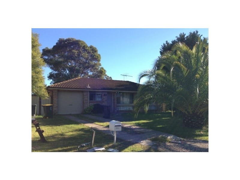37 Oswald Crescent, Rosemeadow NSW 2560