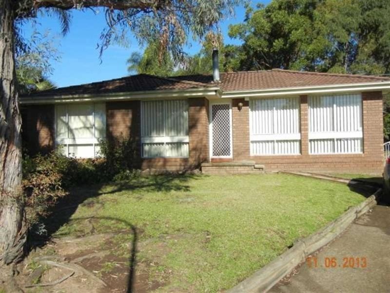 6 Menus Place, Rosemeadow NSW 2560