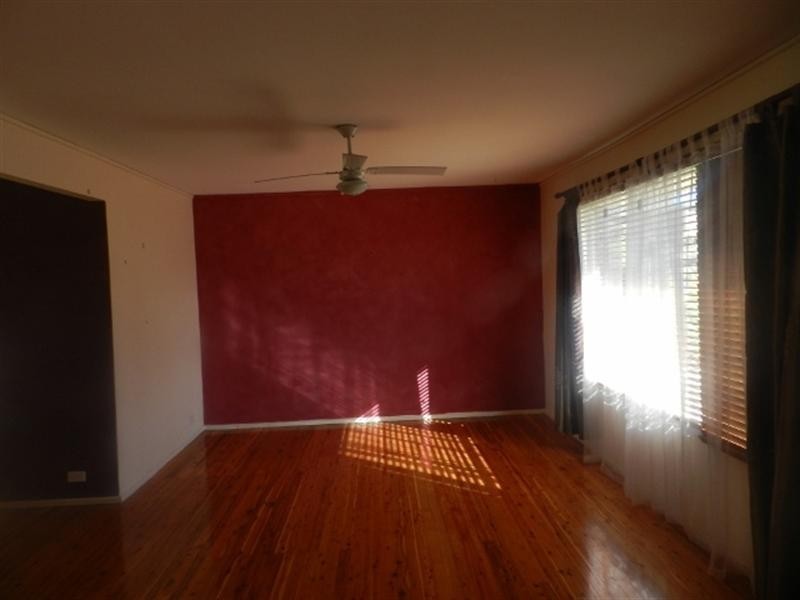 12 poplar Place, Bradbury NSW 2560