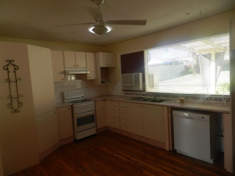 12 poplar Place, Bradbury NSW 2560