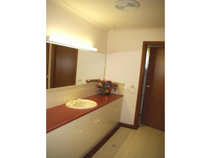 10 Railway Terrace, Renmark SA 5341