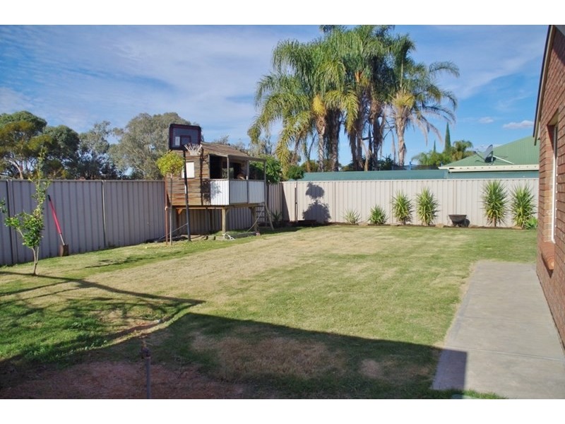 18 Railway Terrace, Renmark SA 5341