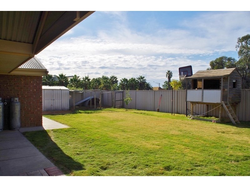 18 Railway Terrace, Renmark SA 5341