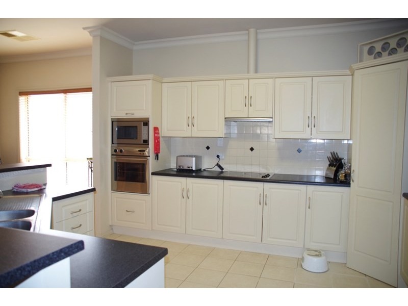 6 Flinders Street, Renmark SA 5341