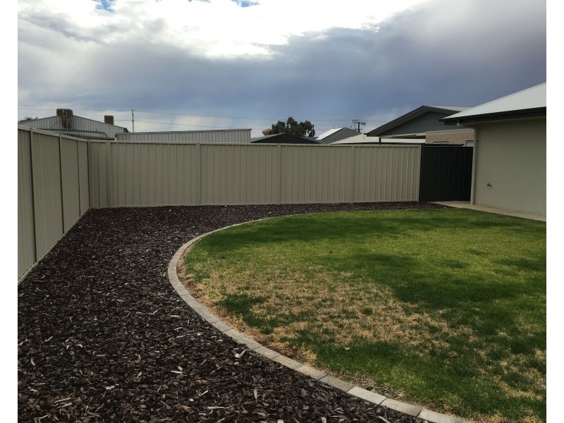 35 Barrington Street, Renmark SA 5341