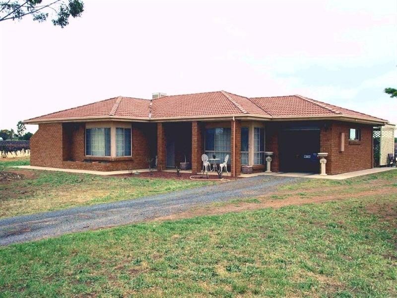 98 Brewarinna Street, Renmark SA 5341