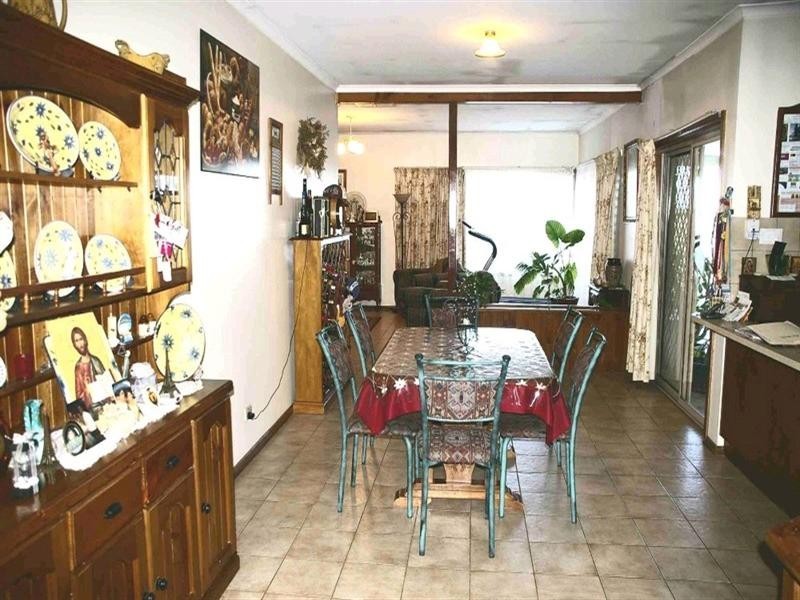 98 Brewarinna Street, Renmark SA 5341