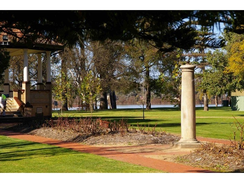 76 James Avenue, Renmark SA 5341