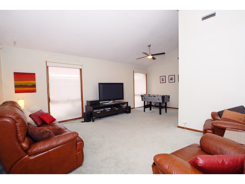 15 Bianca Drive, Aspendale Gardens VIC 3195