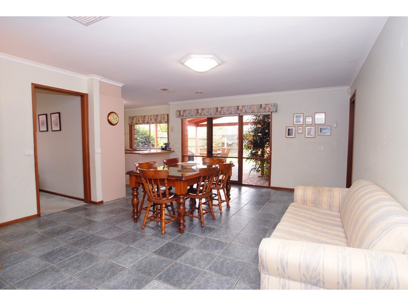 15 Bianca Drive, Aspendale Gardens VIC 3195