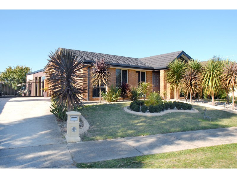 25 Brett Drive, Keysborough VIC 3173