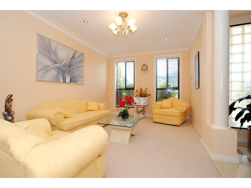 37 Macquarie Circle, Waterways VIC 3195