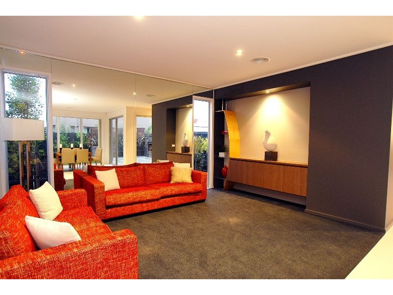 13 Burdekin Boulevard, Waterways VIC 3195