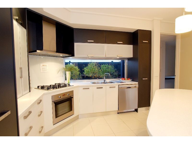 13 Burdekin Boulevard, Waterways VIC 3195