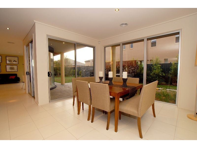 13 Burdekin Boulevard, Waterways VIC 3195