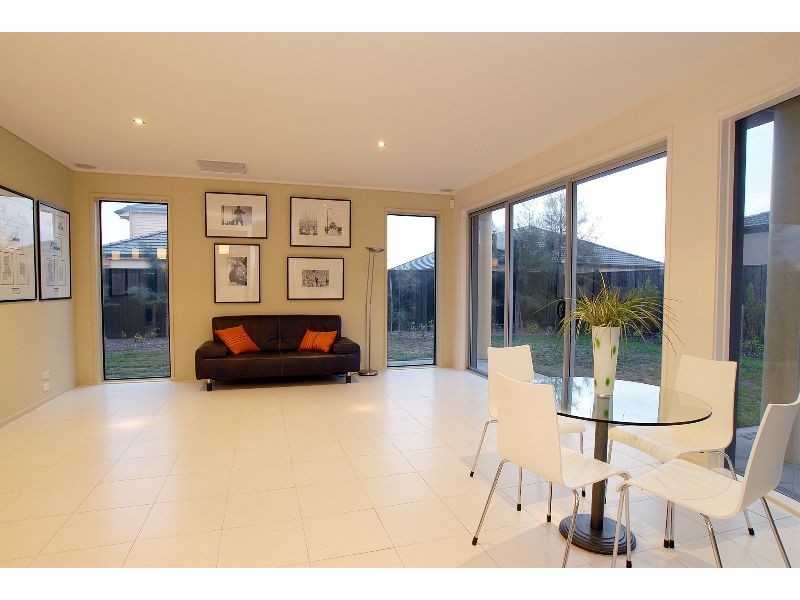 13 Burdekin Boulevard, Waterways VIC 3195