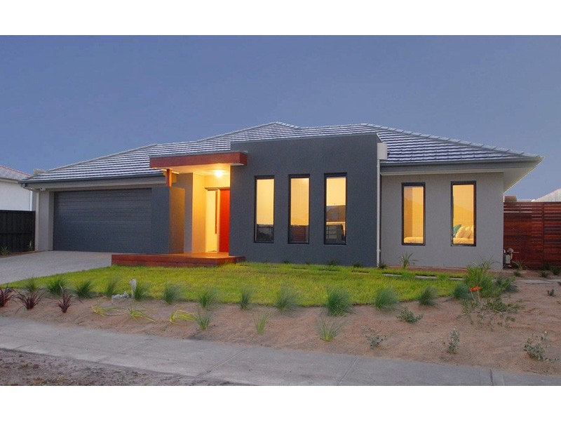 9 Coorong Circle, Waterways VIC 3195