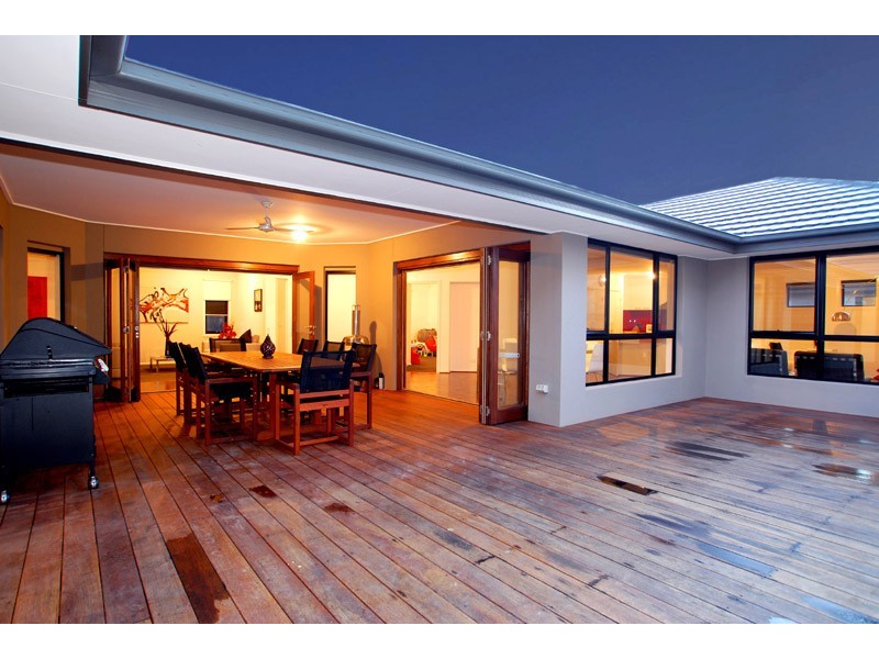 9 Coorong Circle, Waterways VIC 3195