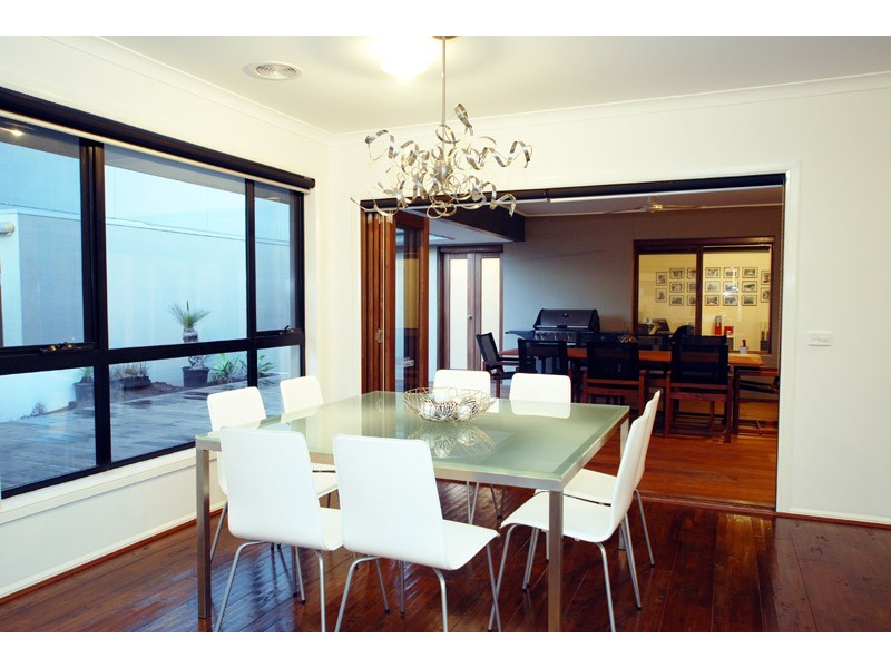 9 Coorong Circle, Waterways VIC 3195