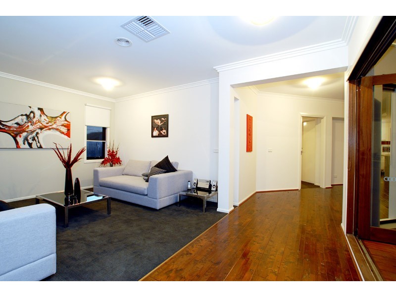 9 Coorong Circle, Waterways VIC 3195