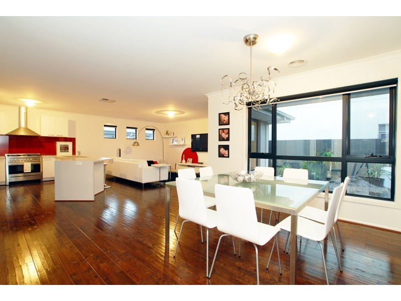 9 Coorong Circle, Waterways VIC 3195