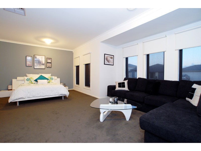 9 Coorong Circle, Waterways VIC 3195