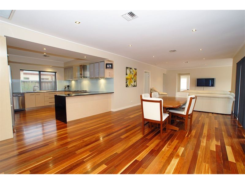 7 Burdekin Boulevard, Waterways VIC 3195