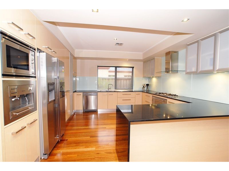 7 Burdekin Boulevard, Waterways VIC 3195