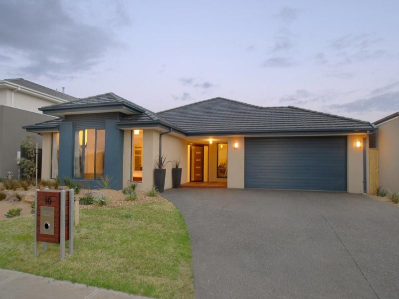 10 Coorong Circle, Waterways VIC 3195