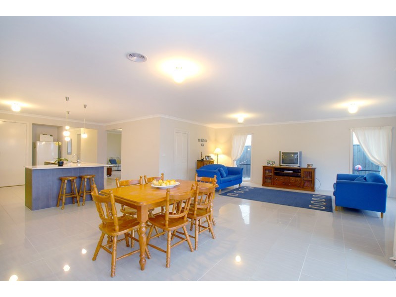 10 Coorong Circle, Waterways VIC 3195