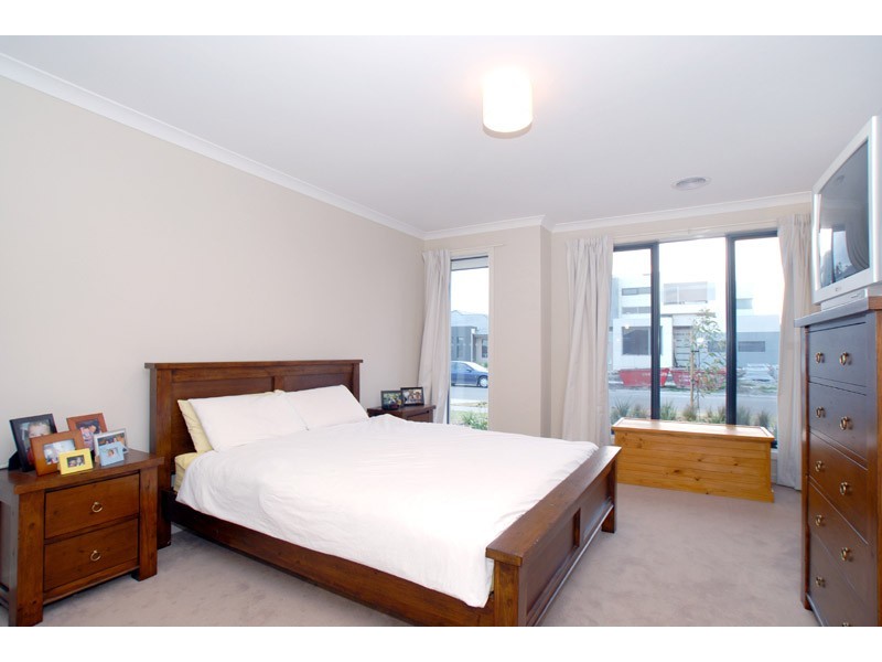 10 Coorong Circle, Waterways VIC 3195