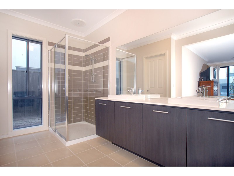 10 Coorong Circle, Waterways VIC 3195