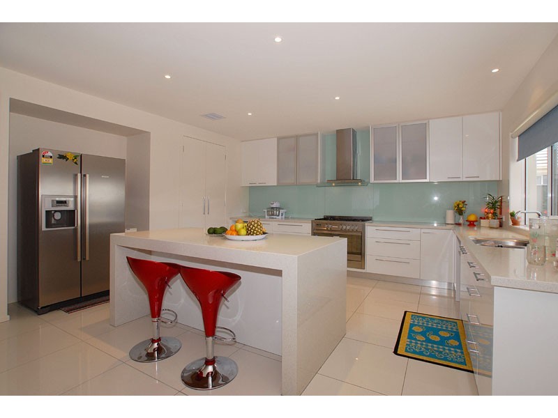12 Coorong Cirlcle, Waterways VIC 3195