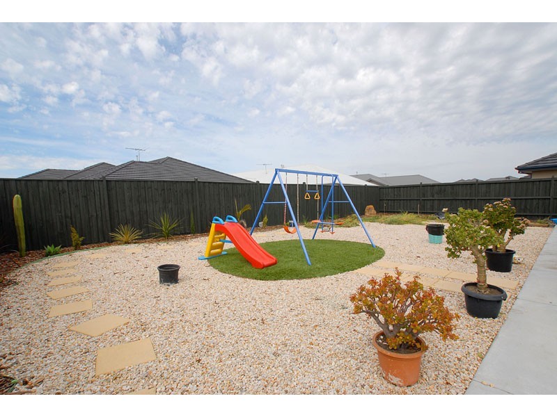 12 Coorong Cirlcle, Waterways VIC 3195