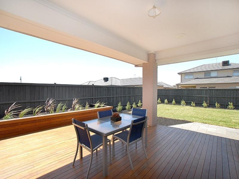 23 Deepwater Drive, Waterways VIC 3195
