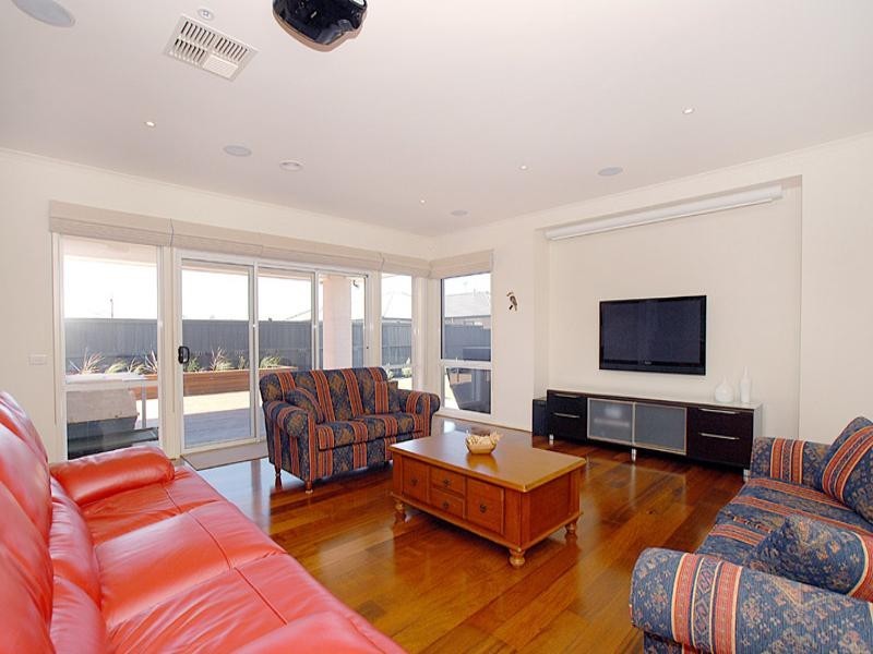 23 Deepwater Drive, Waterways VIC 3195