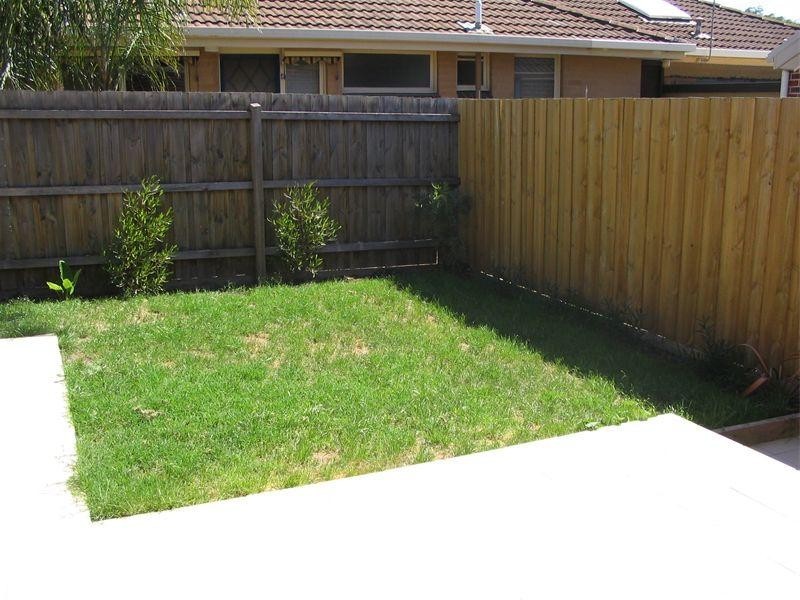 2/18 Crown Avenue, Mordialloc VIC 3195