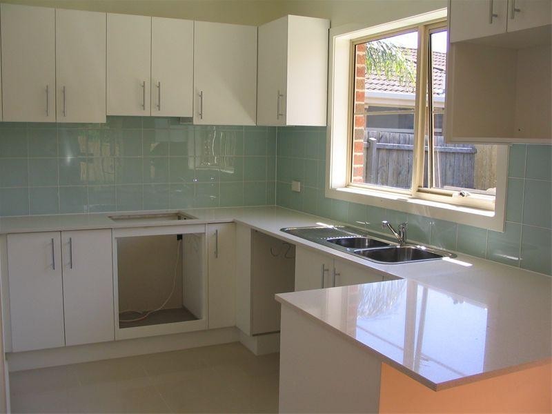 2/18 Crown Avenue, Mordialloc VIC 3195