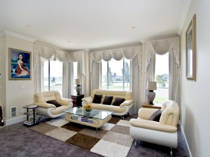 8 Sunset Close, Waterways VIC 3195