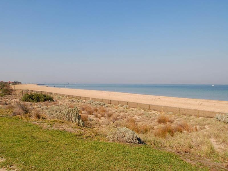 9/2 Thomson Rise, Parkdale VIC 3195