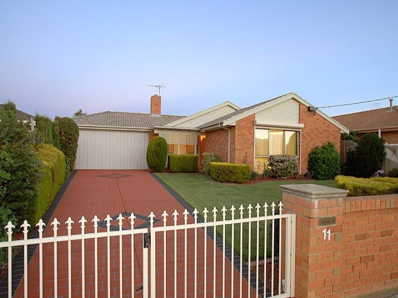 11 Trawella Street, Aspendale Gardens VIC 3195